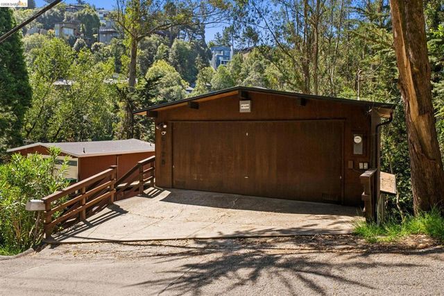 6725 Moore Dr, Oakland, CA 94611