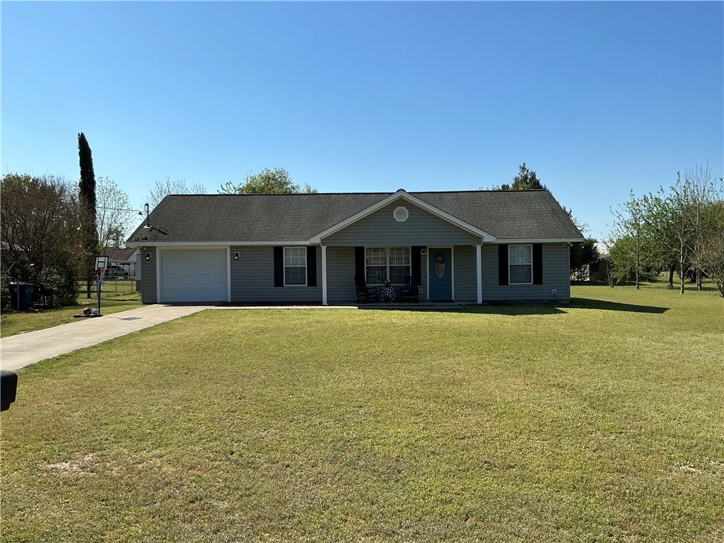 4078 Meadow Circle, Blackshear, GA 31516