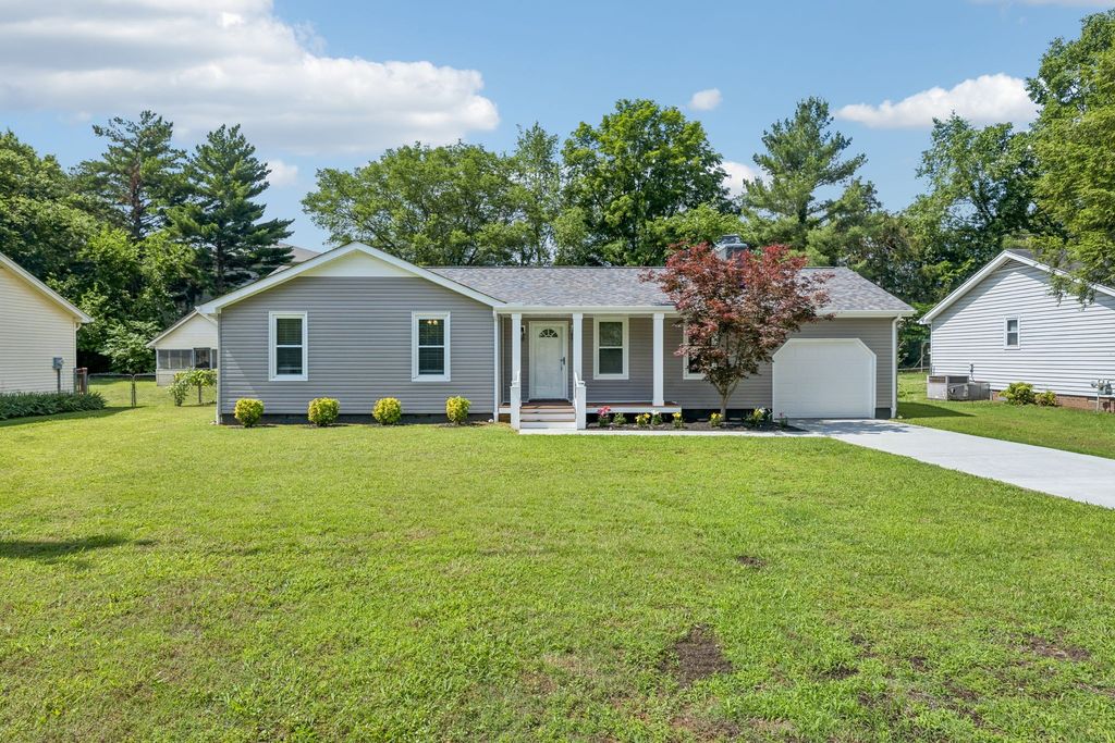105 N Hampton Ct, Smyrna, TN 37167