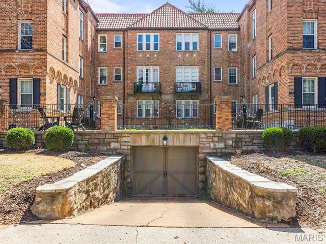7532 Cromwell Dr. 2N, Clayton, MO 63105