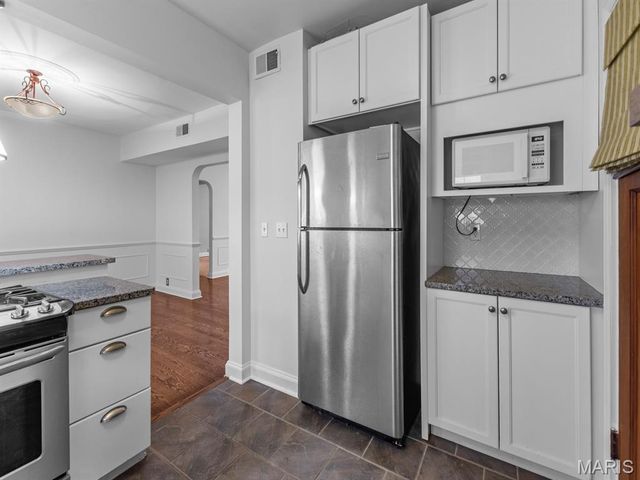 7532 Cromwell Dr. 2N, Clayton, MO 63105