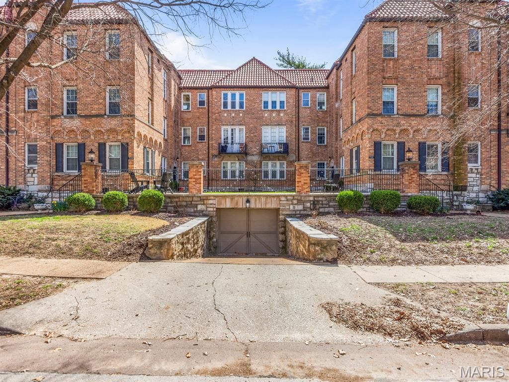 7532 Cromwell Dr. 2N, Clayton, MO 63105