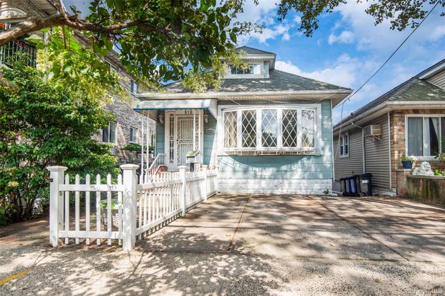 916 Hollywood Avenue, Bronx, NY 10465