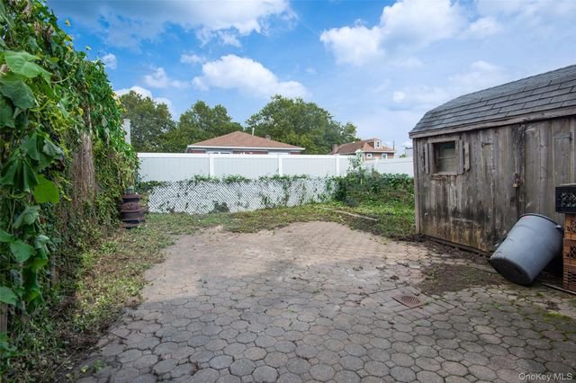 916 Hollywood Avenue, Bronx, NY 10465