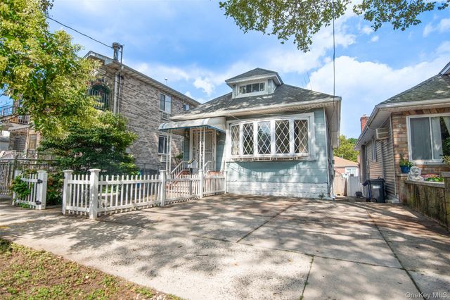 916 Hollywood Avenue, Bronx, NY 10465