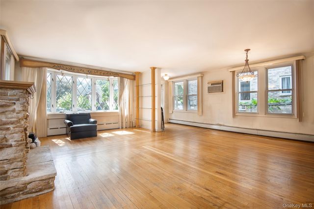 916 Hollywood Avenue, Bronx, NY 10465