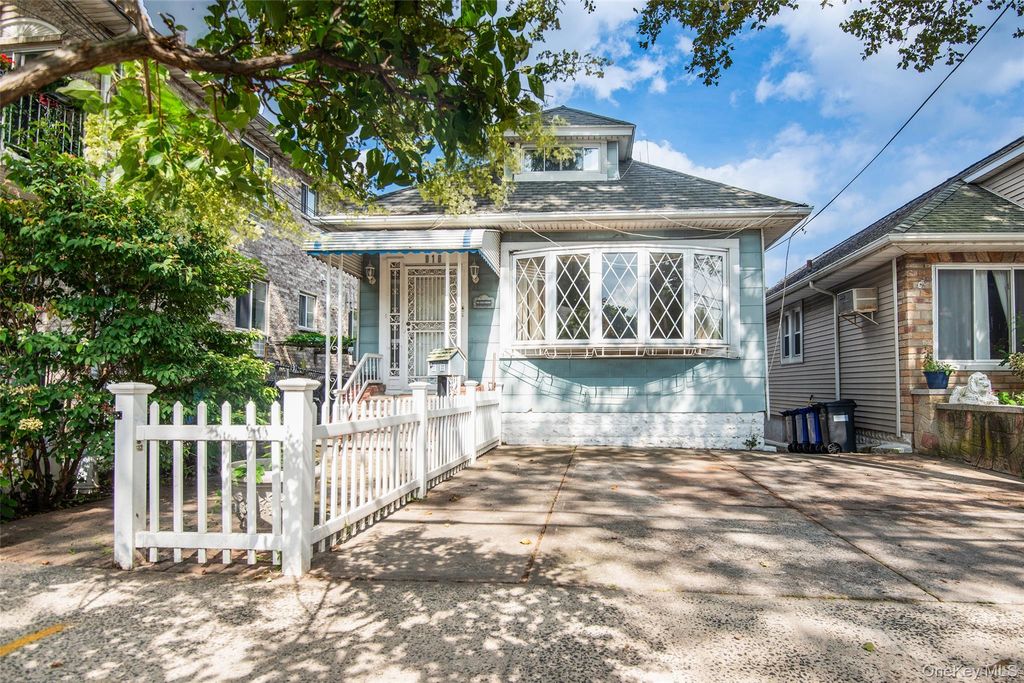 916 Hollywood Avenue, Bronx, NY 10465 — photo 2