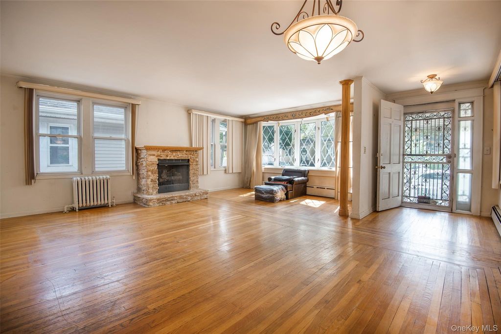 916 Hollywood Avenue, Bronx, NY 10465 — photo 4