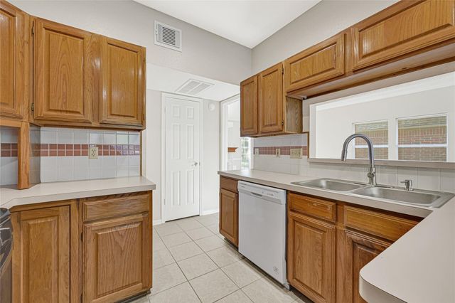 1627 Mabry Mill Road, Houston, TX 77062