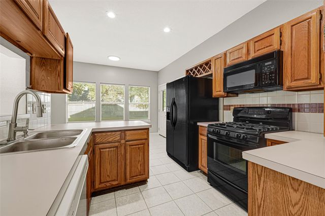 1627 Mabry Mill Road, Houston, TX 77062