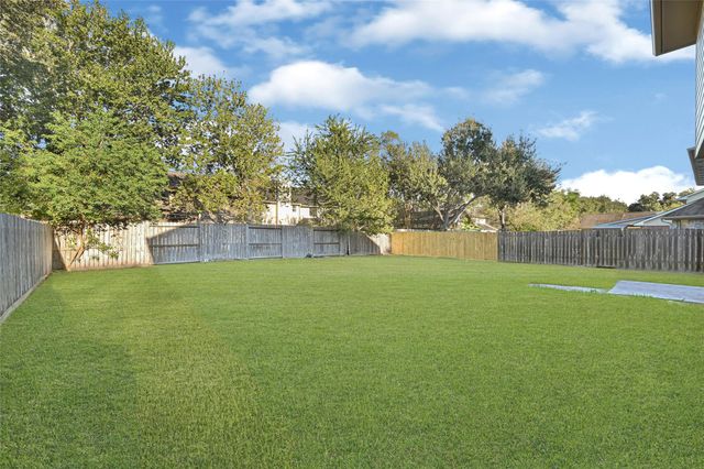 1627 Mabry Mill Road, Houston, TX 77062