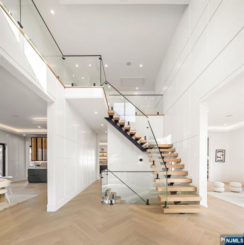 210 Hillcrest Drive, Paramus, NJ 07652