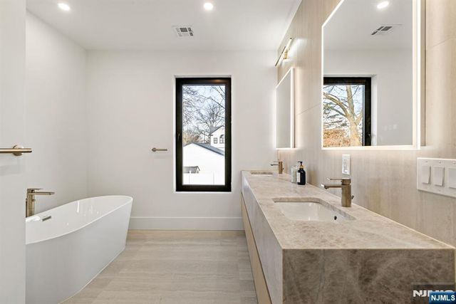 210 Hillcrest Drive, Paramus, NJ 07652