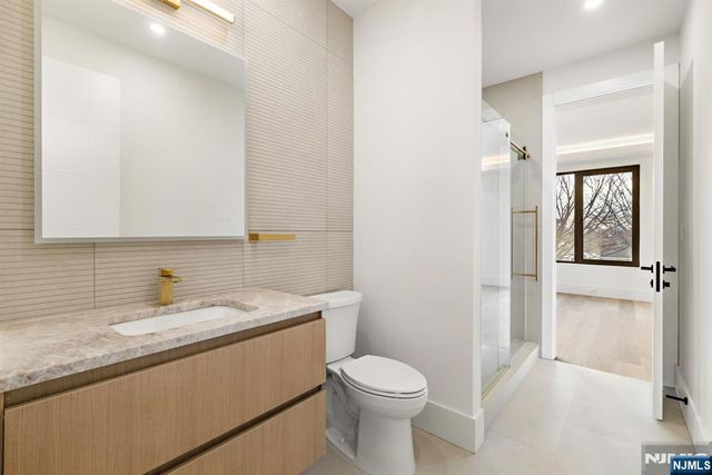 210 Hillcrest Drive, Paramus, NJ 07652