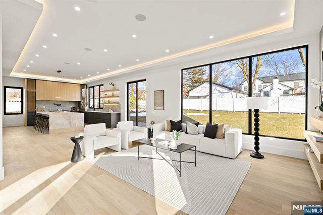 210 Hillcrest Drive, Paramus, NJ 07652