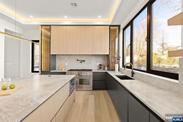 210 Hillcrest Drive, Paramus, NJ 07652