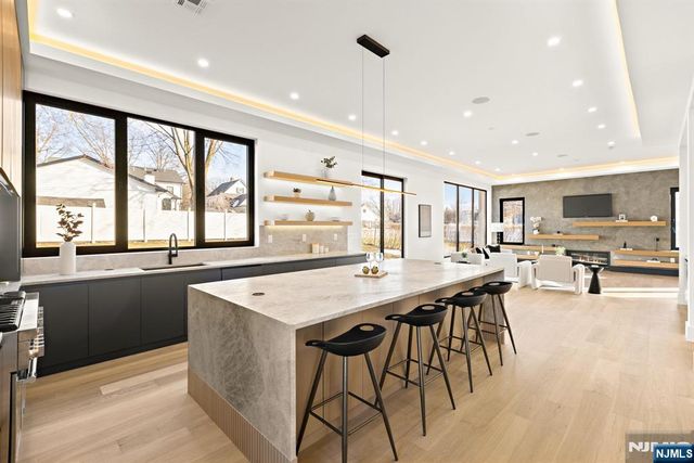 210 Hillcrest Drive, Paramus, NJ 07652