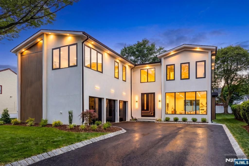 210 Hillcrest Drive, Paramus, NJ 07652