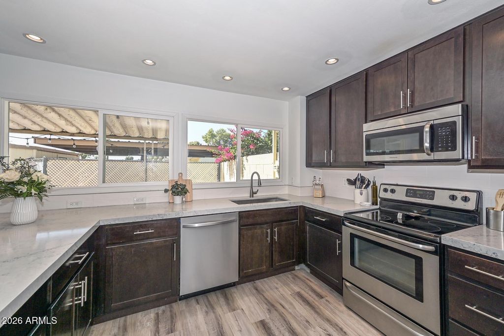 8305 E VISTA Drive, Scottsdale, AZ 85250 — photo 2