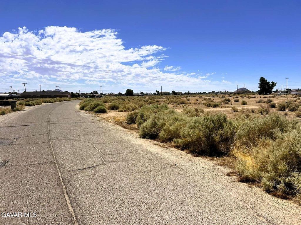 8536 Quezon Avenue, California City, CA 93505