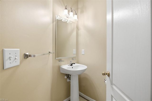 682 Windbrook Circle CIR, Newport News, VA 23602