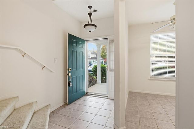 682 Windbrook Circle CIR, Newport News, VA 23602