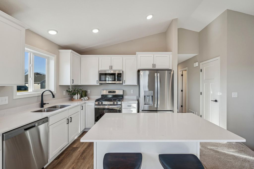 813 Walnut Grove Lane, Hanover, MN 55341 — photo 2