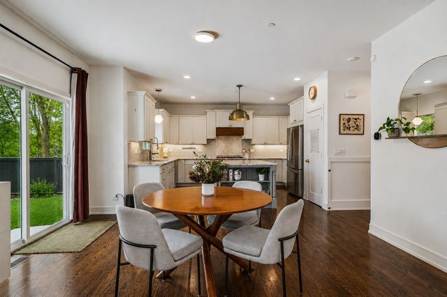 302 N Elm Street, Mount Prospect, IL 60056