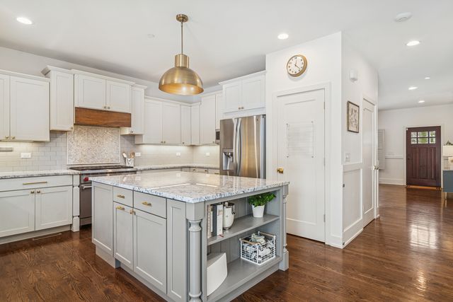 302 N Elm Street, Mount Prospect, IL 60056
