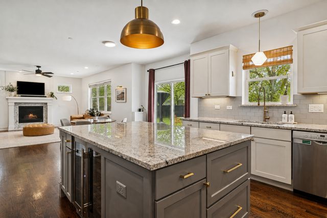 302 N Elm Street, Mount Prospect, IL 60056