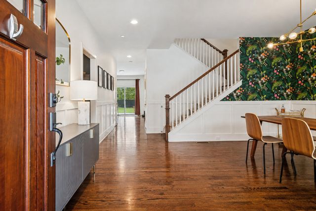 302 N Elm Street, Mount Prospect, IL 60056
