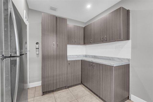 6940 NW 6th Ct, Miami, FL 33150