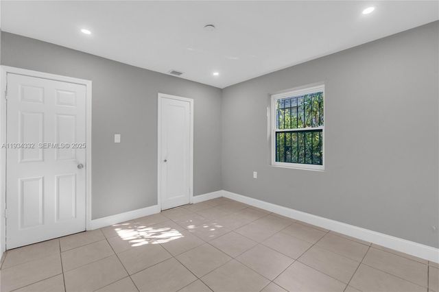 6940 NW 6th Ct, Miami, FL 33150