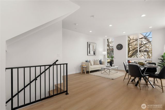 957 N 35th Street, Seattle, WA 98103