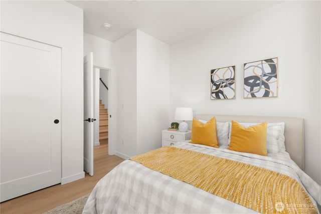 957 N 35th Street, Seattle, WA 98103