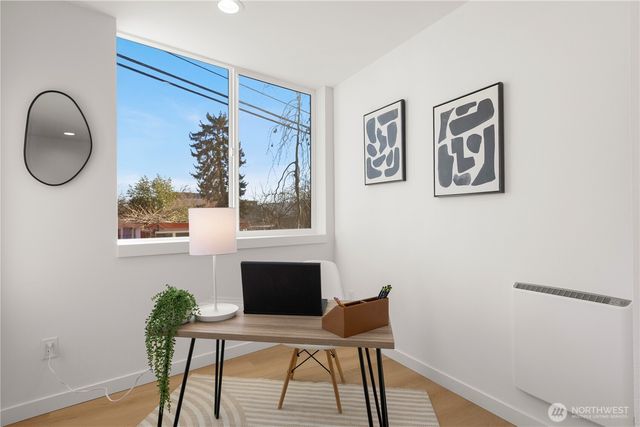 957 N 35th Street, Seattle, WA 98103