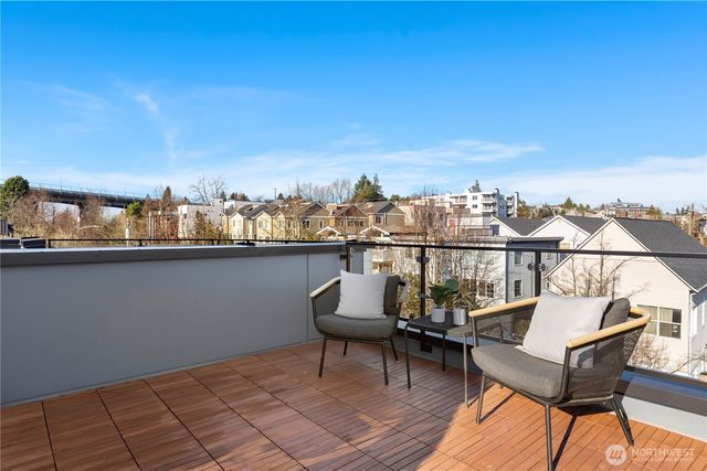 957 N 35th Street, Seattle, WA 98103