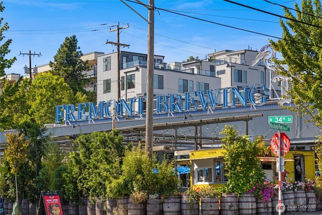 957 N 35th Street, Seattle, WA 98103