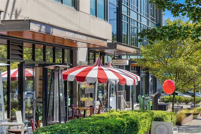 957 N 35th Street, Seattle, WA 98103