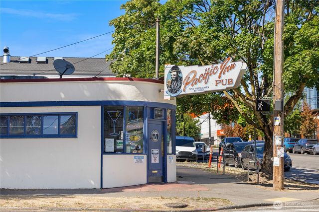 957 N 35th Street, Seattle, WA 98103
