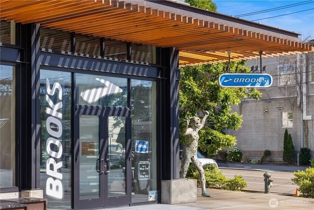 957 N 35th Street, Seattle, WA 98103