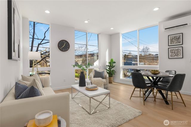 957 N 35th Street, Seattle, WA 98103