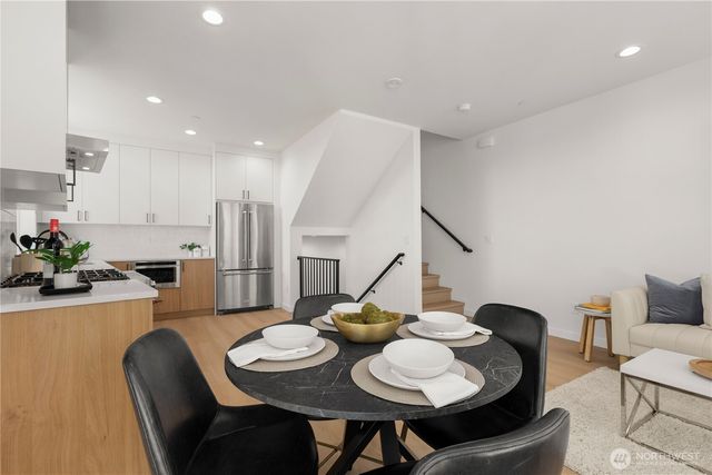 957 N 35th Street, Seattle, WA 98103