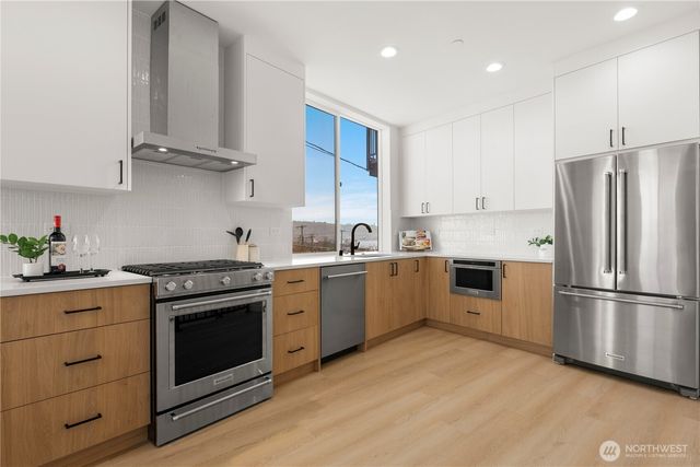 957 N 35th Street, Seattle, WA 98103