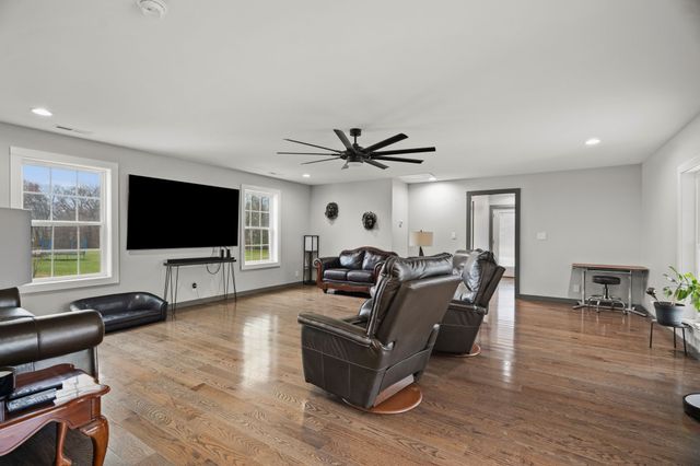 6117 Henry Gower Rd, Pleasant View, TN 37146