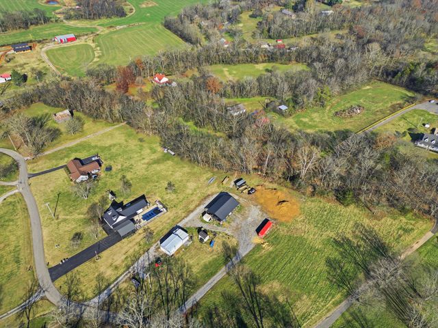 6117 Henry Gower Rd, Pleasant View, TN 37146