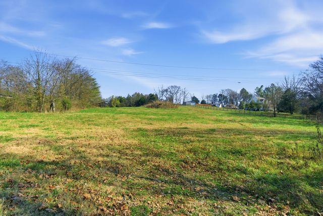 6117 Henry Gower Rd, Pleasant View, TN 37146