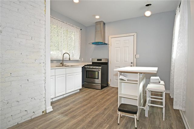 3206 Motor St, Sheraden, PA 15204