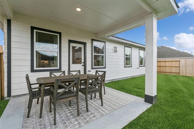 4823 Legends Bay Drive, Baytown, TX 77523