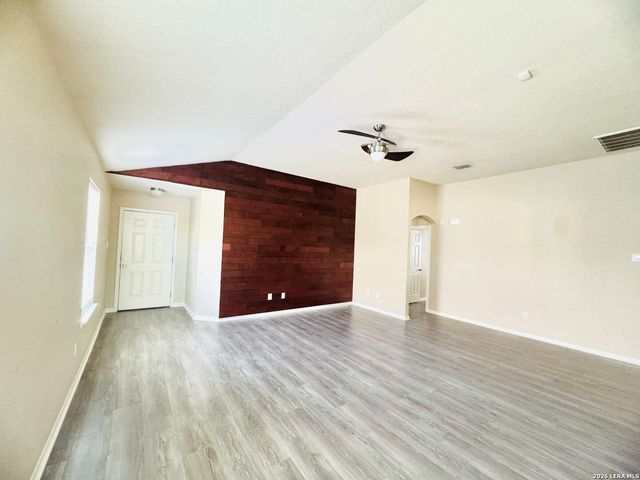 9335 Ingleton, San Antonio, TX 78245
